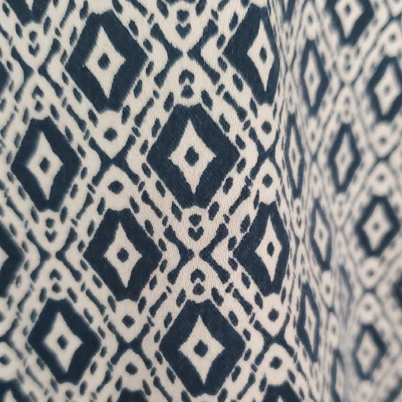 H&M Blue and White Patterned Cropped Pants - Picture 2 of 9